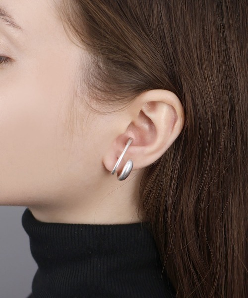 CEMONEMO（セモネモ）の「マットメタル ダブルライン イヤーカフ（イヤーカフ・レディース・シルバー/ゴールド/ゴールド系その他/シルバー系その他・FREE）」の21枚目の写真