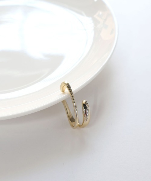 CEMONEMO（セモネモ）の「マットメタル ダブルライン イヤーカフ（イヤーカフ・レディース・シルバー/ゴールド/ゴールド系その他/シルバー系その他・FREE）」の9枚目の写真