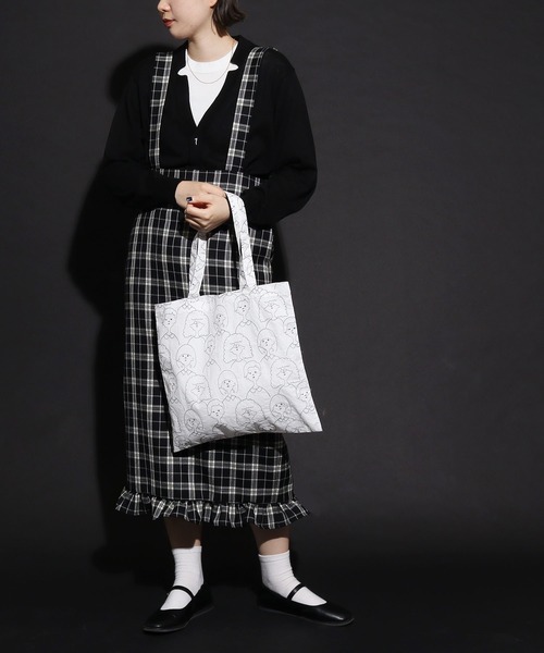 I am I in fact...（アイアムアイインファクト）の「crowd of people刺繍 トートバッグ（トートバッグ・レディース・ホワイト/ネイビー・FREE）」の13枚目の写真