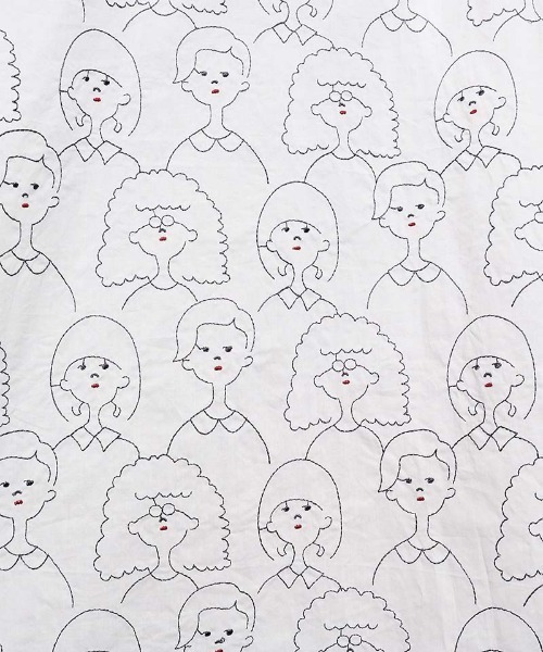 I am I in fact...（アイアムアイインファクト）の「crowd of people刺繍 トートバッグ（トートバッグ・レディース・ホワイト/ネイビー・FREE）」の14枚目の写真