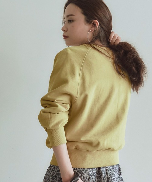 titivate(ティティベイト)の「ベーシックスウェットプルオーバー(スウェット・レディース・ピンク/オフホワイト/イエロー/パープル/モカ/ブラック・M/S)」の5枚目の写真