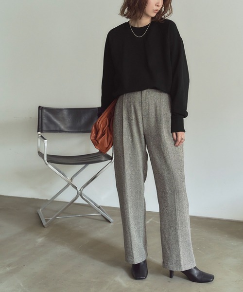 titivate(ティティベイト)の「ベーシックスウェットプルオーバー(スウェット・レディース・ピンク/オフホワイト/イエロー/パープル/モカ/ブラック・M/S)」の3枚目の写真