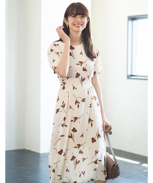 Cookie Chocolate（クッキーチョコレート）の「花柄ウエストリボンタックワンピース（ワンピース・レディース・ベージュ/カーキ・M）」の9枚目の写真