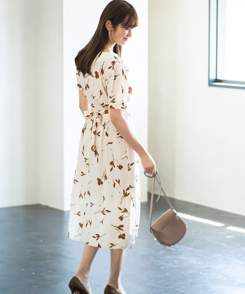 Cookie Chocolate（クッキーチョコレート）の「花柄ウエストリボンタックワンピース（ワンピース・レディース・ベージュ/カーキ・M）」の12枚目の写真