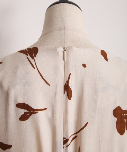 Cookie Chocolate（クッキーチョコレート）の「花柄ウエストリボンタックワンピース（ワンピース・レディース・ベージュ/カーキ・M）」の14枚目の写真