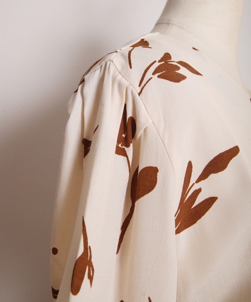 Cookie Chocolate（クッキーチョコレート）の「花柄ウエストリボンタックワンピース（ワンピース・レディース・ベージュ/カーキ・M）」の13枚目の写真