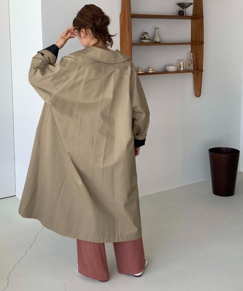 Doux archives（ドゥアルシーヴ）の「ロングステンカラーオーバーコート（ステンカラーコート・レディース・ベージュ/カーキ・MEDIUM）」の3枚目の写真