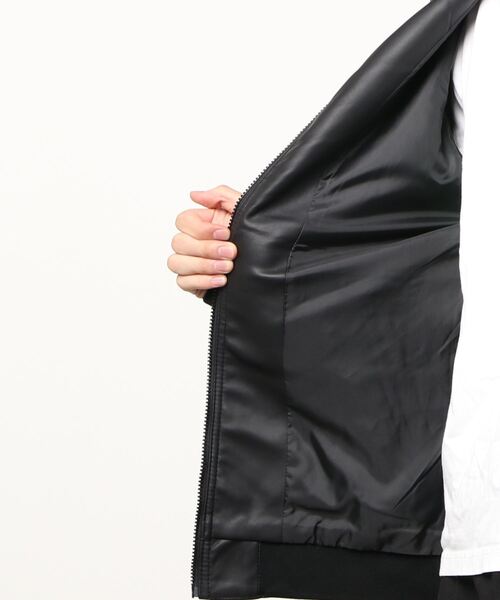 JEANS MATE(ジーンズメイト)の「ブラックPU素材 ライダースタイプ/フードタイプジャケット フェイクレザー(ライダースジャケット・メンズ・その他1/その他2/その他3・MEDIUM/LARGE/X-LARGE)」の4枚目の写真