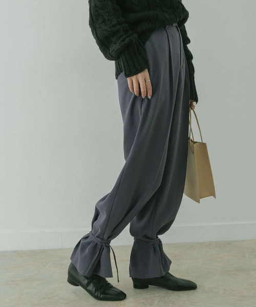 KBF+（ケービーエフプラス）の「KBF+　スソシボリパンツ∴（その他パンツ・レディース・ピンク系その他/ライトベージュ・38/36）」の9枚目の写真