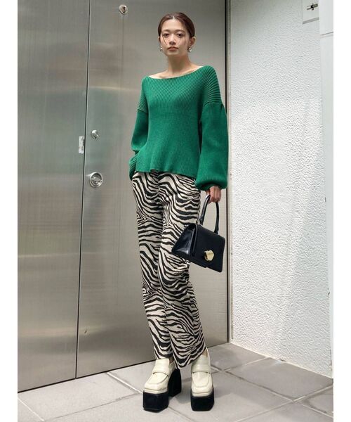 EMODA（エモダ）の「ボートネックパフニット（ニット/セーター・レディース・グリーン/アイボリー/マスタード/ブラック・FREE）」の14枚目の写真