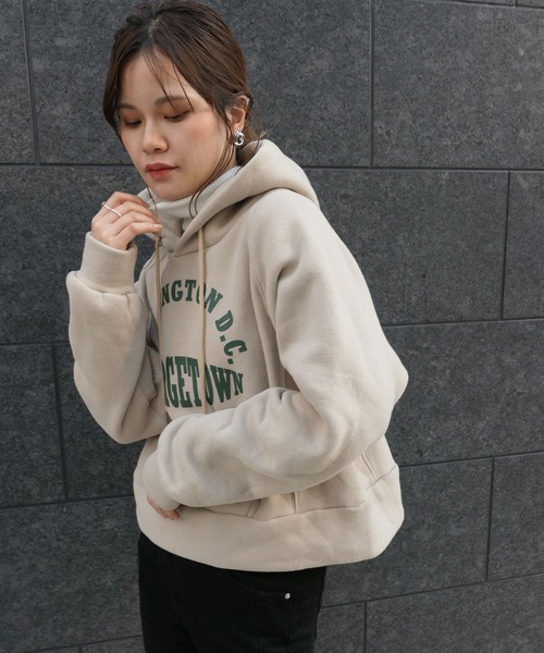 CORNERS（コーナーズ）の「裏起毛カレッジロゴショートパーカー（パーカー・レディース・杢グレー/スミクロ/オートミール/グレイッシュベージュ/グリーン・M/L）」の5枚目の写真