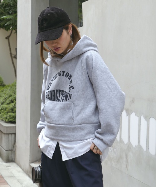 CORNERS（コーナーズ）の「裏起毛カレッジロゴショートパーカー（パーカー・レディース・杢グレー/スミクロ/オートミール/グレイッシュベージュ/グリーン・M/L）」の11枚目の写真