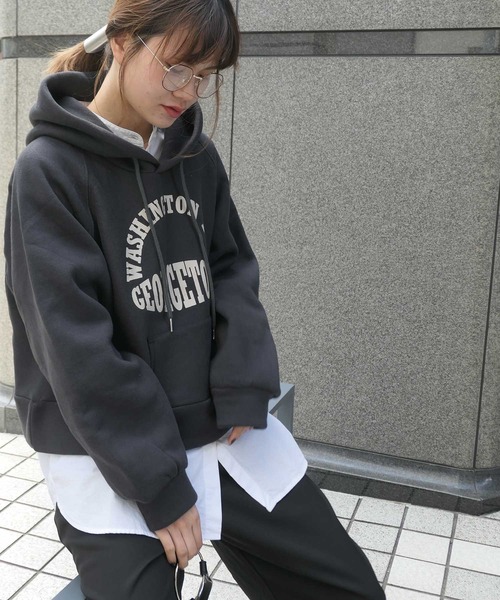 CORNERS（コーナーズ）の「裏起毛カレッジロゴショートパーカー（パーカー・レディース・杢グレー/スミクロ/オートミール/グレイッシュベージュ/グリーン・M/L）」の19枚目の写真