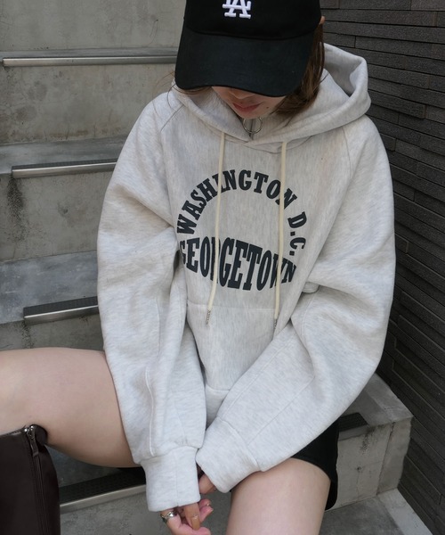 CORNERS（コーナーズ）の「裏起毛カレッジロゴショートパーカー（パーカー・レディース・杢グレー/スミクロ/オートミール/グレイッシュベージュ/グリーン・M/L）」の20枚目の写真