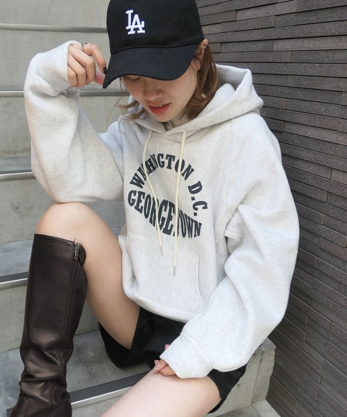 CORNERS（コーナーズ）の「裏起毛カレッジロゴショートパーカー（パーカー・レディース・杢グレー/スミクロ/オートミール/グレイッシュベージュ/グリーン・M/L）」の21枚目の写真