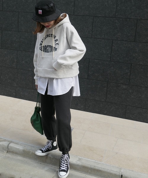 CORNERS（コーナーズ）の「裏起毛カレッジロゴショートパーカー（パーカー・レディース・杢グレー/スミクロ/オートミール/グレイッシュベージュ/グリーン・M/L）」の22枚目の写真