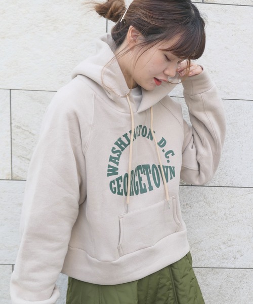 CORNERS（コーナーズ）の「裏起毛カレッジロゴショートパーカー（パーカー・レディース・杢グレー/スミクロ/オートミール/グレイッシュベージュ/グリーン・M/L）」の6枚目の写真