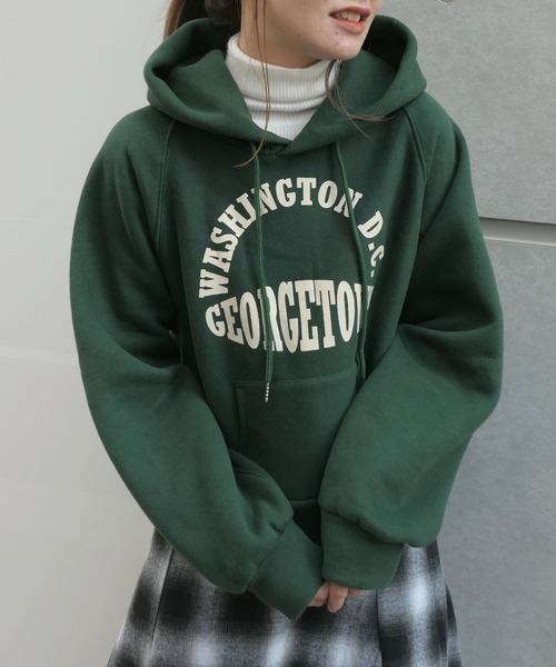 CORNERS（コーナーズ）の「裏起毛カレッジロゴショートパーカー（パーカー・レディース・杢グレー/スミクロ/オートミール/グレイッシュベージュ/グリーン・M/L）」の8枚目の写真