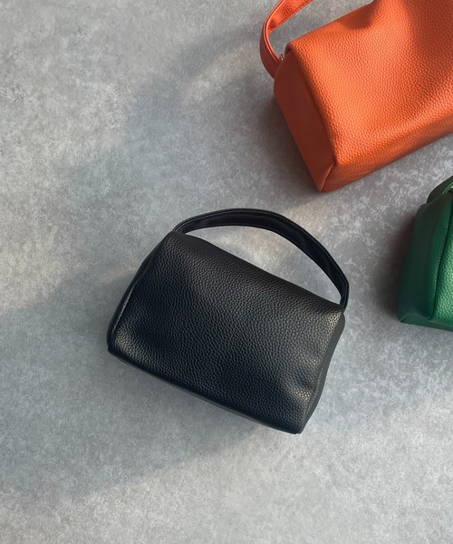 AS KNOW AS plus（アズノゥアズプラス）の「ぽすりとポーチバッグ（ショルダーバッグ・レディース・ブラック/オレンジ/グリーン/アイボリー・FREE）」の3枚目の写真