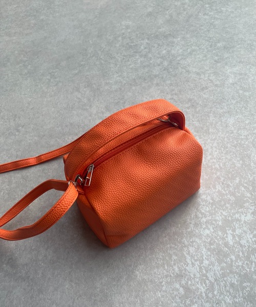 AS KNOW AS plus（アズノゥアズプラス）の「ぽすりとポーチバッグ（ショルダーバッグ・レディース・ブラック/オレンジ/グリーン/アイボリー・FREE）」の13枚目の写真