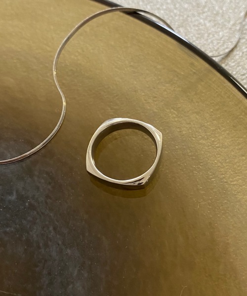 muku（ムク）の「金属アレルギー対応 スクエアリング / サージカルステンレス（リング・レディース・シルバー/ゴールド・6/8/7）」の6枚目の写真