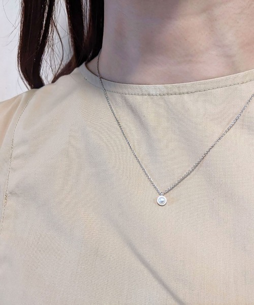 BROTHERHOOD（ブラザーフッド）の「【earyear】バースストーンペンダント：シルバー（ネックレス・レディース・ブルー/ネイビー/クリア/ホワイト/グリーン/ピンク/グレー/ライトパープル/ライトブルー/ライトグリーン/レッド/ターコイズブルー・FREE）」の2枚目の写真