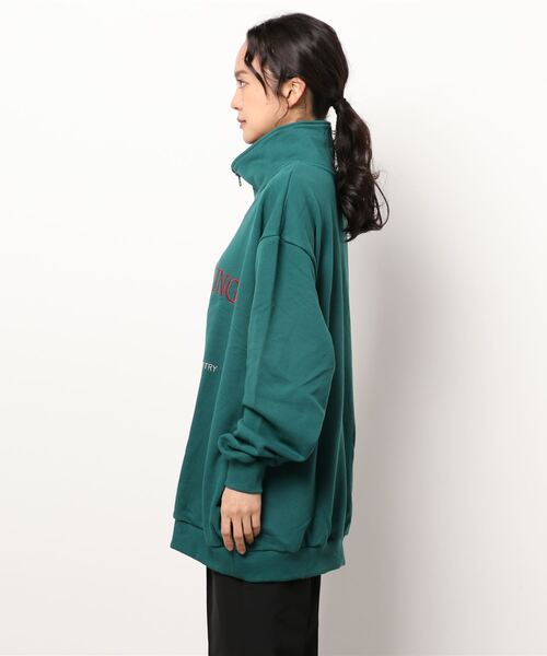 SPINNS（スピンズ）の「【ゆったりシルエット】WSロゴ ハーフジップ裏起毛スウェット（スウェット・レディース・ブラック/ダークグリーン/ネイビー/オフホワイト/オートミール・ONESIZE）」の6枚目の写真