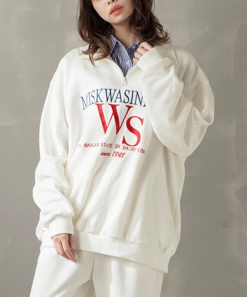 SPINNS（スピンズ）の「【ゆったりシルエット】WSロゴ ハーフジップ裏起毛スウェット（スウェット・レディース・ブラック/ダークグリーン/ネイビー/オフホワイト/オートミール・ONESIZE）」の2枚目の写真