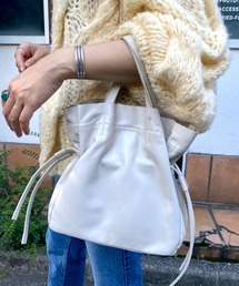 レザー巾着ショルダーバッグ