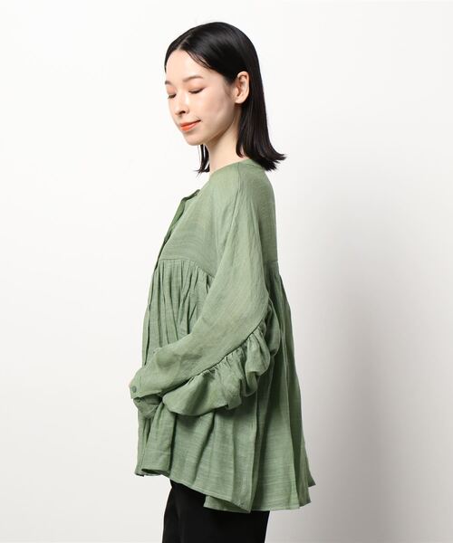 reca(レカ)の「ギャザーボリュームブラウス(シャツ/ブラウス・レディース・ブルー/ブラック/グリーン/アイボリー・FREE)」の5枚目の写真