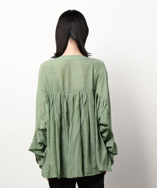 reca(レカ)の「ギャザーボリュームブラウス(シャツ/ブラウス・レディース・ブルー/ブラック/グリーン/アイボリー・FREE)」の6枚目の写真