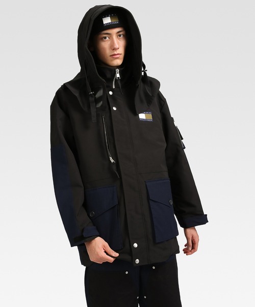 TOMMY HILFIGER（トミーヒルフィガー）の「THE UTILITY ICONS COLLECTION 2 in 1 フーデッドブルゾン（モッズコート・メンズ・ブラック・MEDIUM/LARGE）」の7枚目の写真