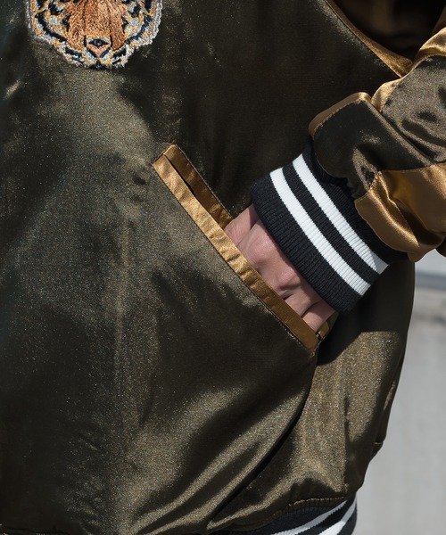 kutir（クティール）の「トラ刺繍スカジャン（スカジャン・メンズ・オリーブ/ブルー・MEDIUM/LARGE）」の10枚目の写真