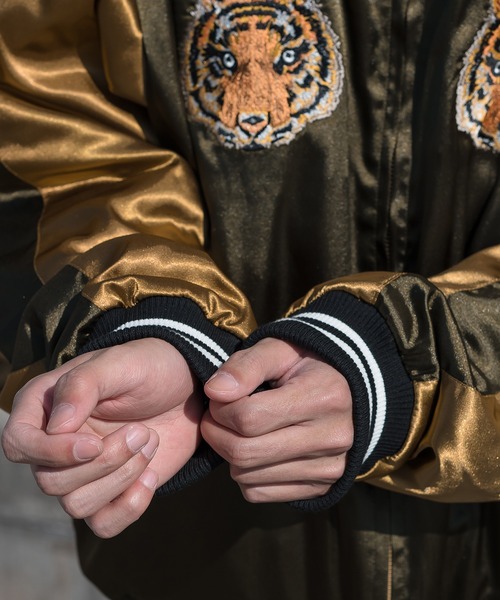 kutir（クティール）の「トラ刺繍スカジャン（スカジャン・メンズ・オリーブ/ブルー・MEDIUM/LARGE）」の12枚目の写真