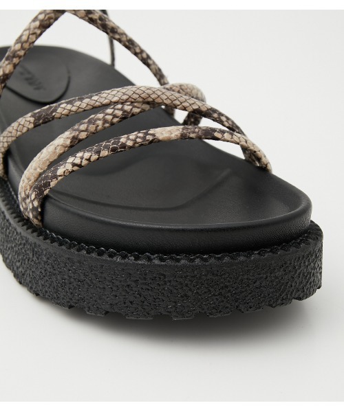 AZUL by moussy(アズールバイマウジー)の「PYTHON CORD CROSS SANDALS/パイソンコードクロスサンダル(サンダル・レディース・ベージュ系その他/ブラック系その他・LARGE/MEDIUM/SMALL)」の3枚目の写真