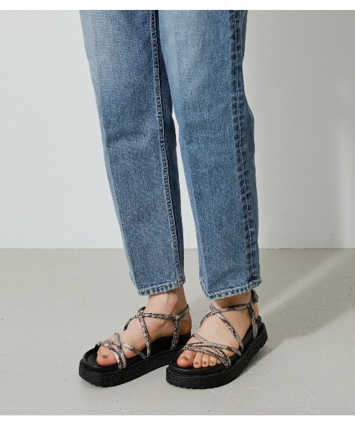 AZUL by moussy(アズールバイマウジー)の「PYTHON CORD CROSS SANDALS/パイソンコードクロスサンダル(サンダル・レディース・ベージュ系その他/ブラック系その他・LARGE/MEDIUM/SMALL)」の4枚目の写真