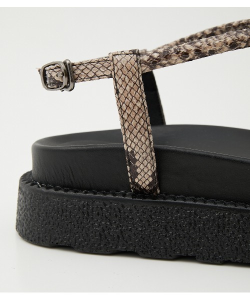 AZUL by moussy(アズールバイマウジー)の「PYTHON CORD CROSS SANDALS/パイソンコードクロスサンダル(サンダル・レディース・ベージュ系その他/ブラック系その他・LARGE/MEDIUM/SMALL)」の10枚目の写真