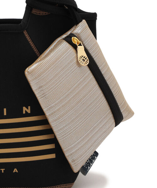 muta（ムータ）の「muta MARINE/ムータ マリン/リバーシブル ミニトートバッグ(ポーチ付)/メタリック（トートバッグ・メンズ・ゴールド・FREE）」の9枚目の写真