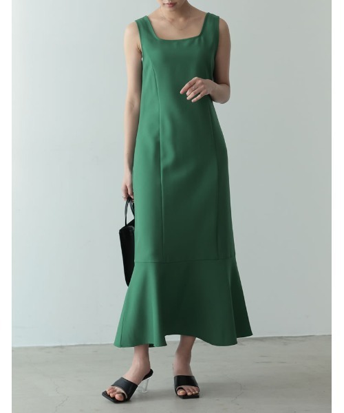 ストレッチツイルぺプラムヘムノースリーブワンピース