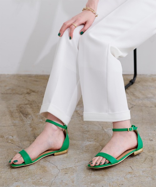 スクエアトゥストラップフラットサンダル