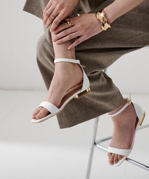 UR'S(ユアーズ)の「スクエアトゥストラップフラットサンダル(サンダル・レディース・ホワイト/ブラック/グリーン/ベージュ・LL/S/M/L)」の17枚目の写真