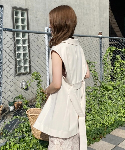 one after another NICE CLAUP(ワンアフターアナザーナイスクラップ)の「テーラードジレ(ベスト・レディース・アイボリー/ブラック/モカ・FREE)」の7枚目の写真