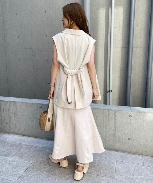 one after another NICE CLAUP(ワンアフターアナザーナイスクラップ)の「テーラードジレ(ベスト・レディース・アイボリー/ブラック/モカ・FREE)」の10枚目の写真