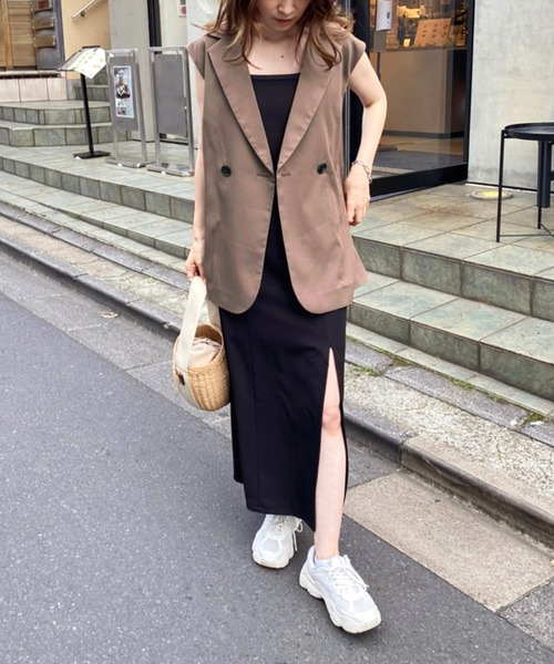 one after another NICE CLAUP(ワンアフターアナザーナイスクラップ)の「テーラードジレ(ベスト・レディース・アイボリー/ブラック/モカ・FREE)」の17枚目の写真