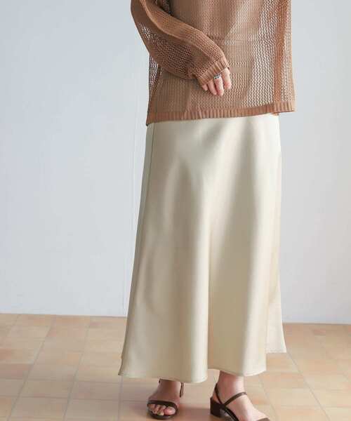 サテンフレアロングスカート