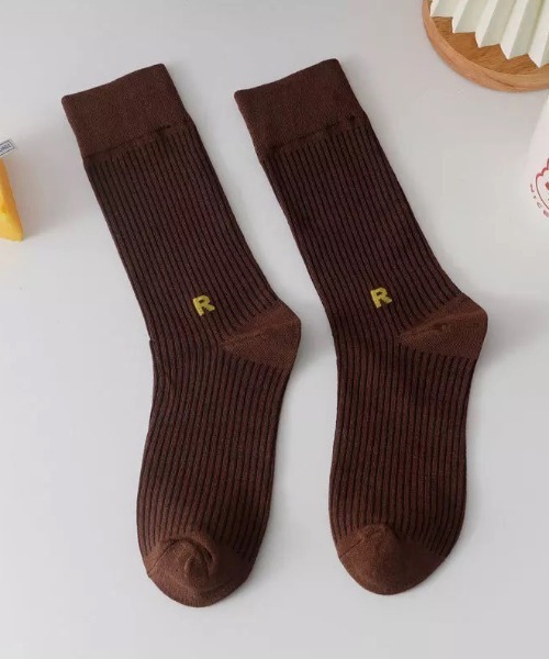 ammy.（エイミードット）の「【 ammy. / エイミードット 】 ワンポイント アルファベット ロゴ カラー ソックス（ソックス/靴下・レディース・ホワイト/ブラック/パープル/ブラウン/グレー/カーキ/ピンク/イエロー/オレンジ/グリーン・FREE）」の4枚目の写真