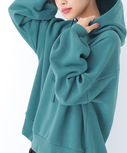 osharewalker（オシャレウォーカー）の「『裏起毛ボリューム袖パーカー』（パーカー・レディース・ボルドー/ダークグレー/グレイッシュベージュ/パープル/ブルーグリーン/ブラック・FREE）」の4枚目の写真