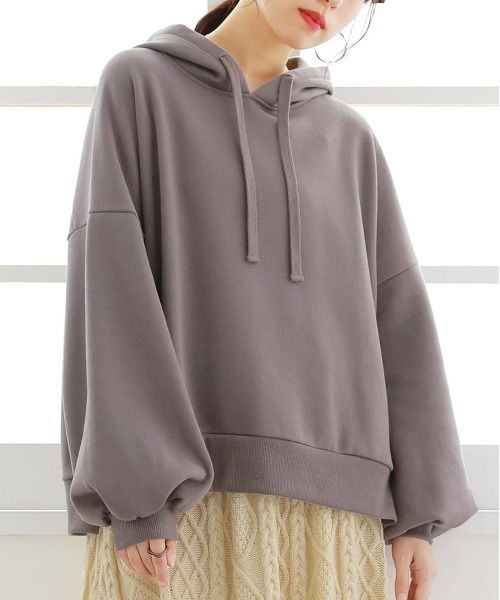osharewalker（オシャレウォーカー）の「『裏起毛ボリューム袖パーカー』（パーカー・レディース・ボルドー/ダークグレー/グレイッシュベージュ/パープル/ブルーグリーン/ブラック・FREE）」の2枚目の写真