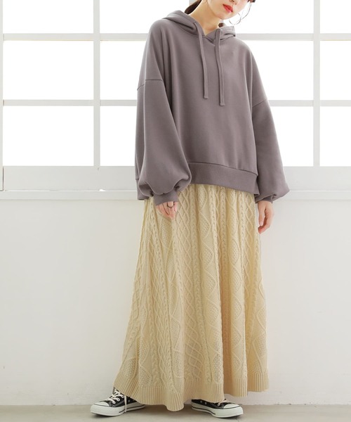 osharewalker（オシャレウォーカー）の「『裏起毛ボリューム袖パーカー』（パーカー・レディース・ボルドー/ダークグレー/グレイッシュベージュ/パープル/ブルーグリーン/ブラック・FREE）」の10枚目の写真