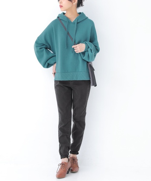 osharewalker（オシャレウォーカー）の「『裏起毛ボリューム袖パーカー』（パーカー・レディース・ボルドー/ダークグレー/グレイッシュベージュ/パープル/ブルーグリーン/ブラック・FREE）」の12枚目の写真